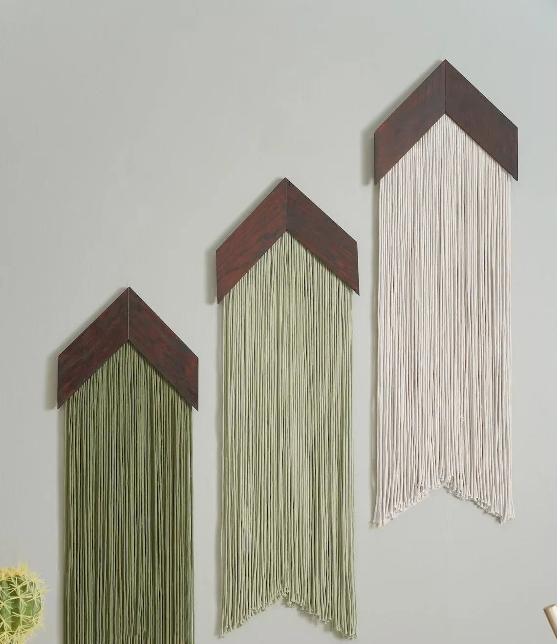 Macrame Wall Hanging Tapestry with Wooden Stick Hand-Woven Bohemia Tassel Curtain Tapestry Wedding Backgrou Boho Decor